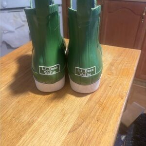 New women’s LL. Bean Wellie Green Rain Boots size 8